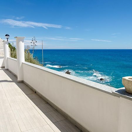 Seaside Holiday Apartment - Unique Location Cipressa Exterior photo