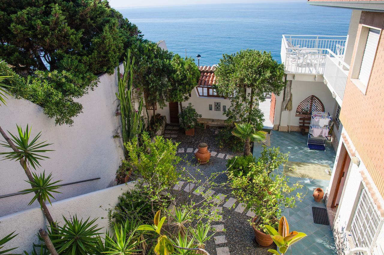 Seaside Holiday Apartment - Unique Location Cipressa Exterior photo